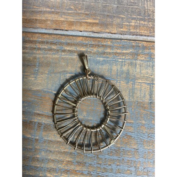 Womens Woven Metal Circular Necklace Pendant - Picture 2 of 4